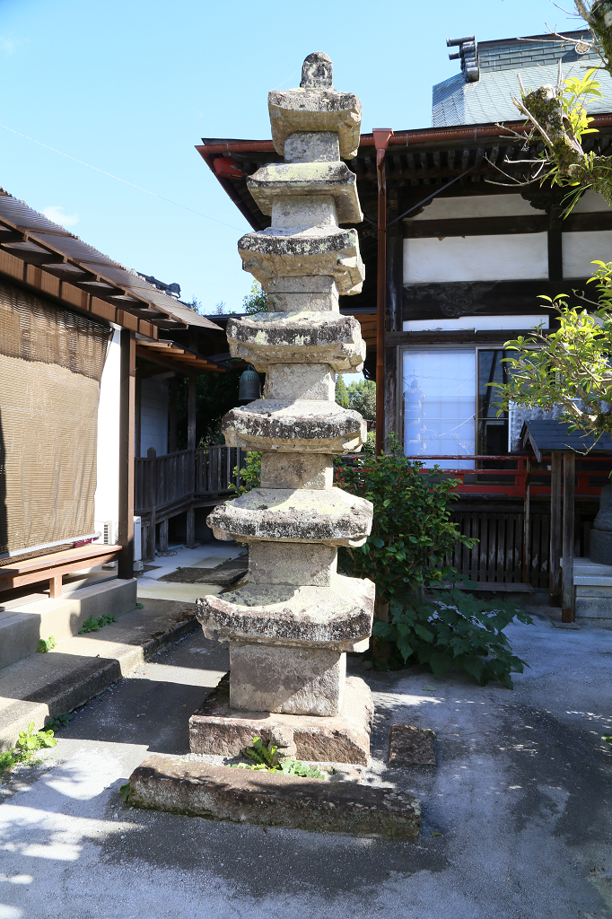 願成寺石造七重塔