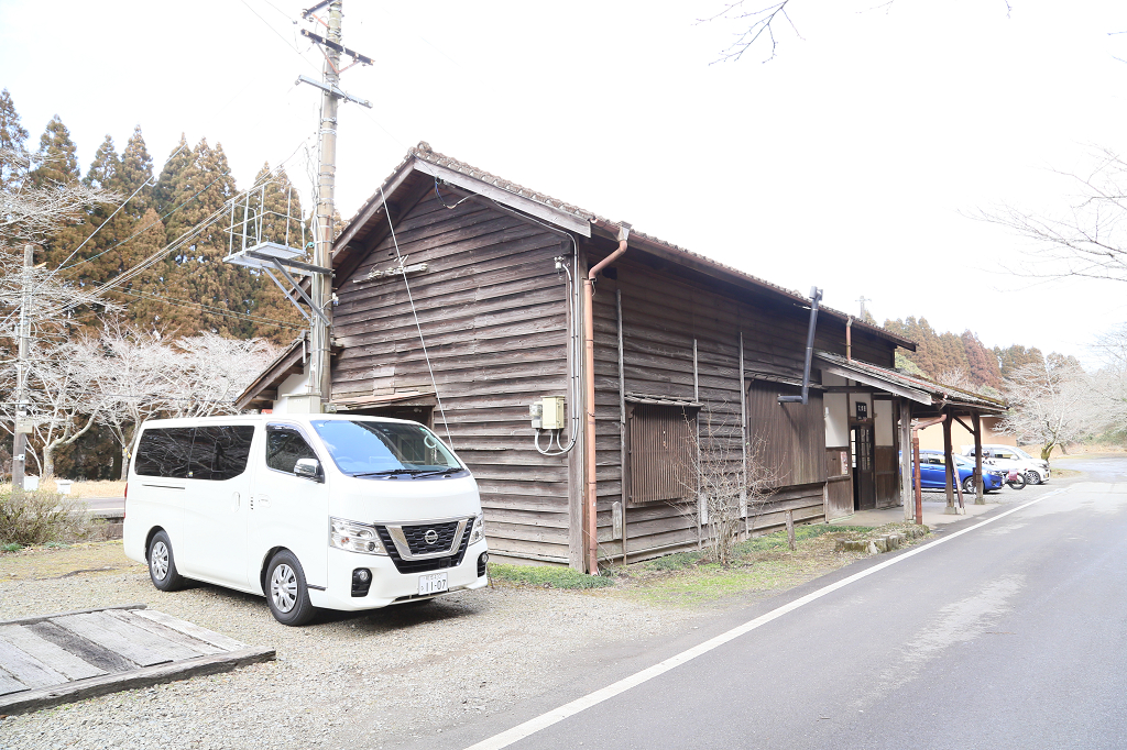 井口八幡神社薬師堂正側面