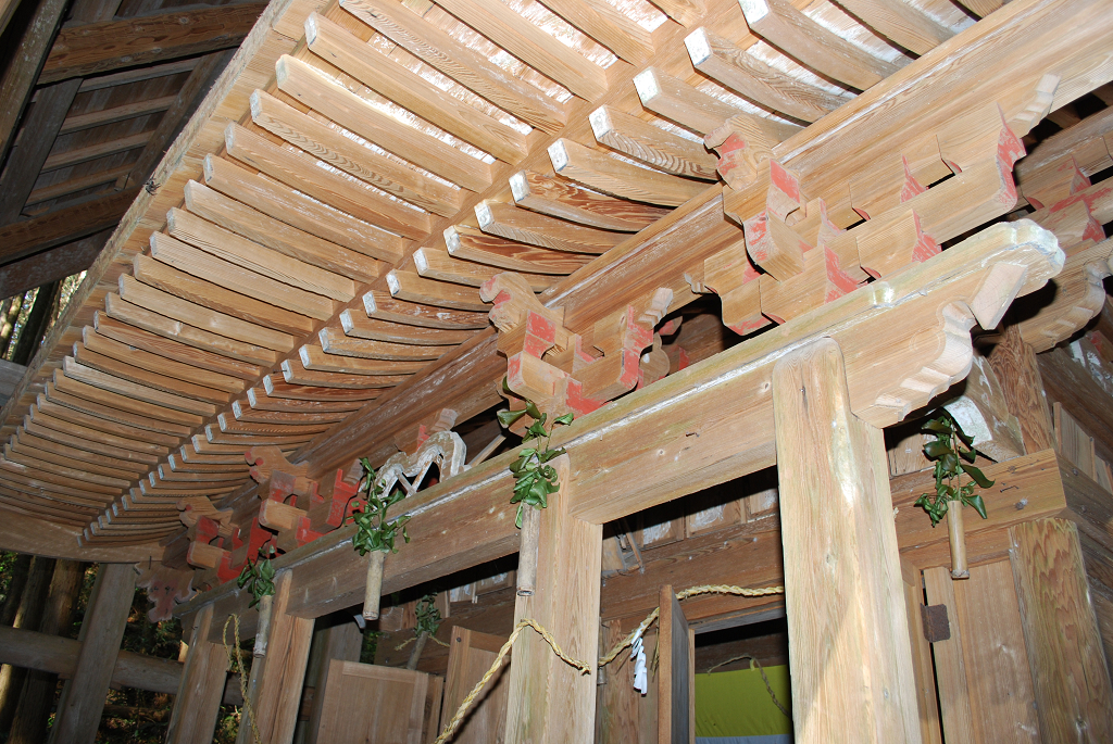 時諏訪神社本殿正面軒廻り